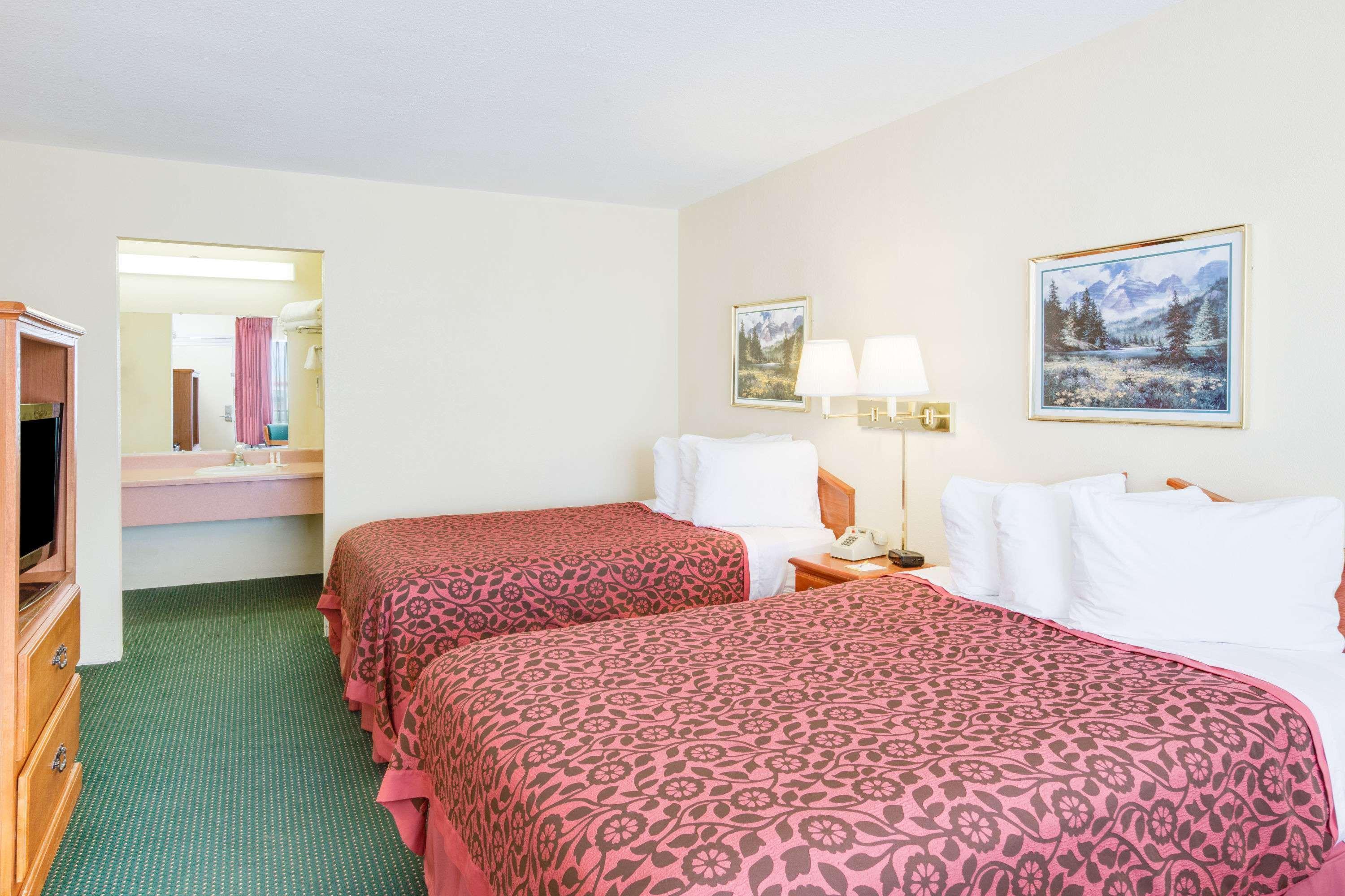 Days Inn By Wyndham Newport Exterior foto