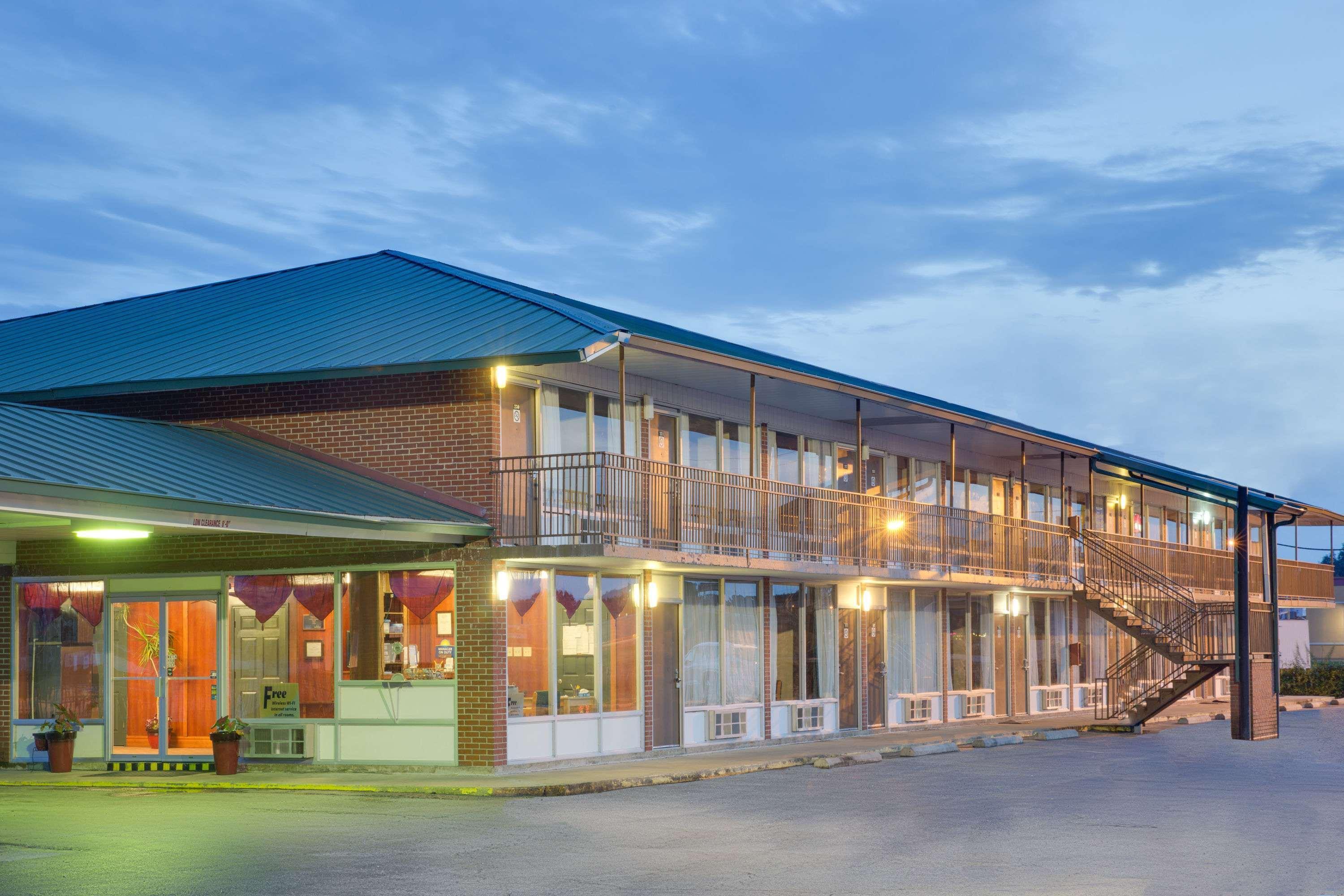 Days Inn By Wyndham Newport Exterior foto